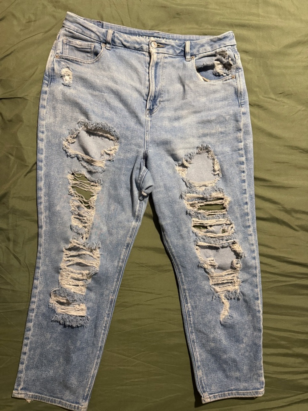 American Eagle Outfitters Light Blue Distressed  Jeans size 16 Short